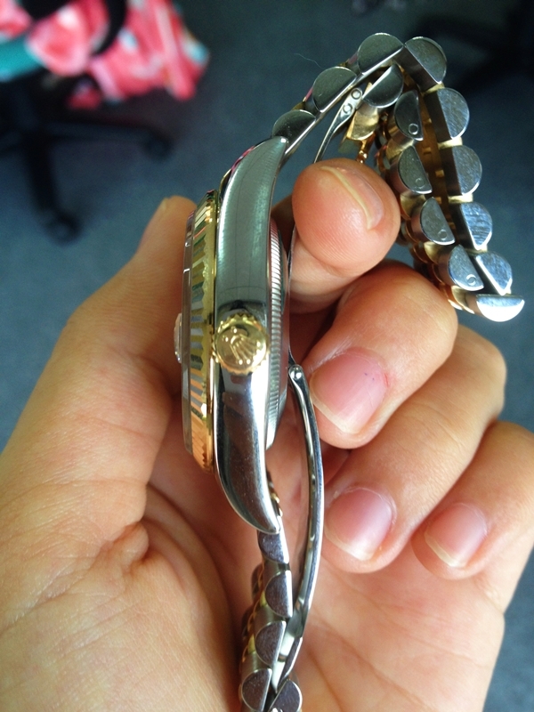 Trên tay đồng hồ Rolex Datejust mạ vàng 18k giá 270 triệu đồng Trên tay đồng hồ Rolex Datejust mạ vàng 18k giá 270 triệu đồng