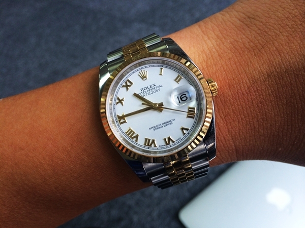 Trên tay đồng hồ Rolex Datejust mạ vàng 18k giá 270 triệu đồng Trên tay đồng hồ Rolex Datejust mạ vàng 18k giá 270 triệu đồng