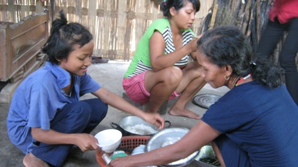 Cô bé 'ma cà rồng' khiến cả gia đình khủng hoảng tinh thần