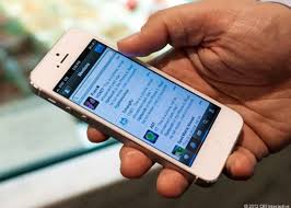 Nhờ Facebook, 'hiệp sĩ' bắt được cô gái lừa đảo lấy iPhone