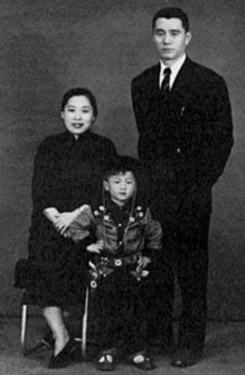 Mẹ Thành Long từng là nữ giang hồ buôn ma túy Mẹ Thành Long từng là nữ giang hồ buôn ma túy