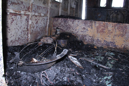 Hiện trường vụ nổ tàu hất nhiều người xuống biển