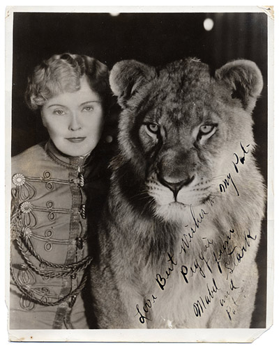 Những phụ nữ dám “thách thức quỷ dữ”