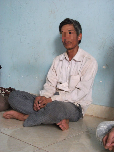 Nỗi lòng người cha bắt quả tang con gái lõa thể bên đám trai 