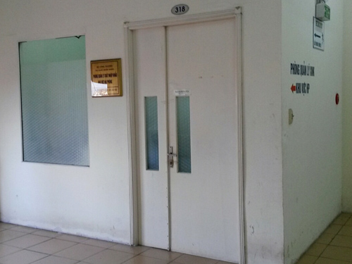 Đình chỉ phó phòng Bộ Công Thương nhận tiền “lót tay” công khai