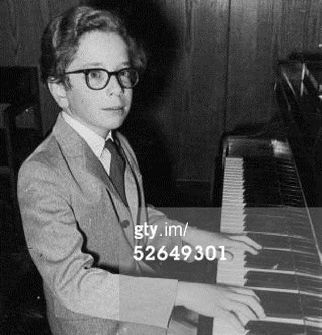 Thiên tài ngày ấy - kẻ tự vẫn, người đi bán gà rán