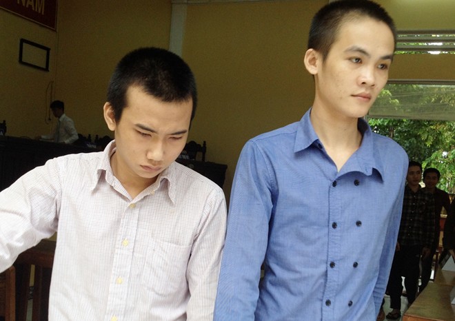 2 thanh niên chở bạn gái ra lò gạch cưỡng hiếp rồi dọa giết