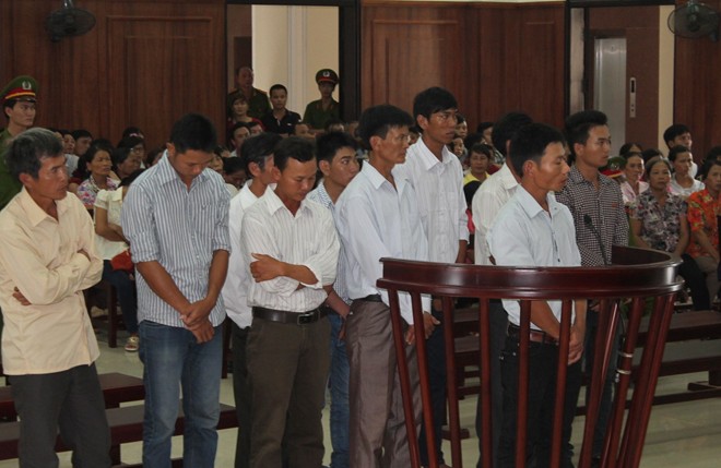 Hàng trăm người thuê ôtô xem xử vụ đánh chết 'cẩu tặc'