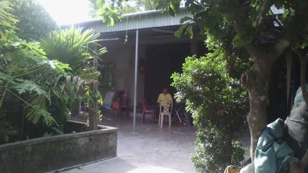 Nữ sinh mồ côi làm mẹ ở tuổi 14