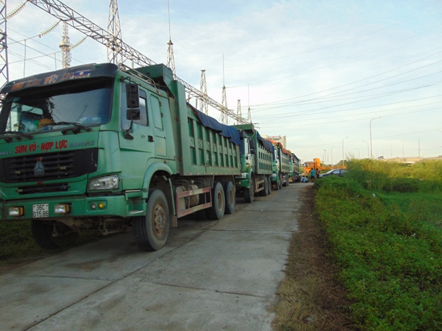 Bàn giao xe bị cắt thùng cho nhà xe, bắt thêm 6xe vi phạm quá tải