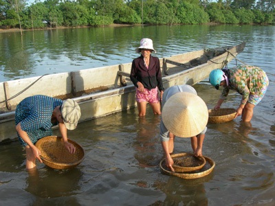 Về nơi đời người, đời nghề “ăn nhờ một chút nước sông” Về nơi đời người, đời nghề “ăn nhờ một chút nước sông”