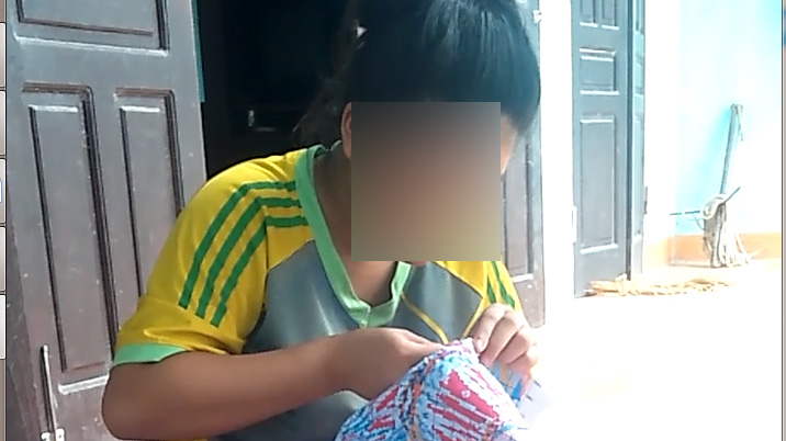 Xem phim đen, bố hiếp con đẻ tới có thai