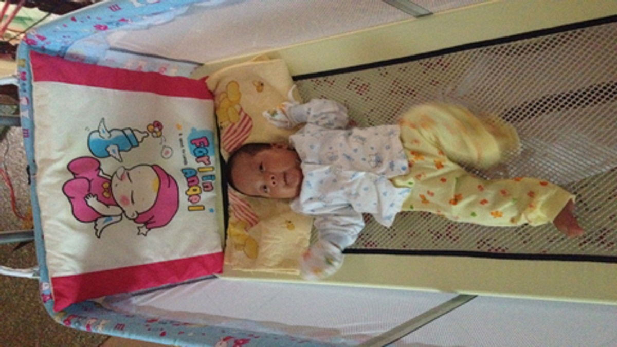 Hi hữu em bé sinh ra từ ca hiếm muộn cực kỳ đặc biệt