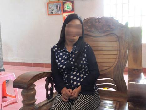 Chị bị hiếp, em dâu bình tĩnh gọi người bắt quả tang