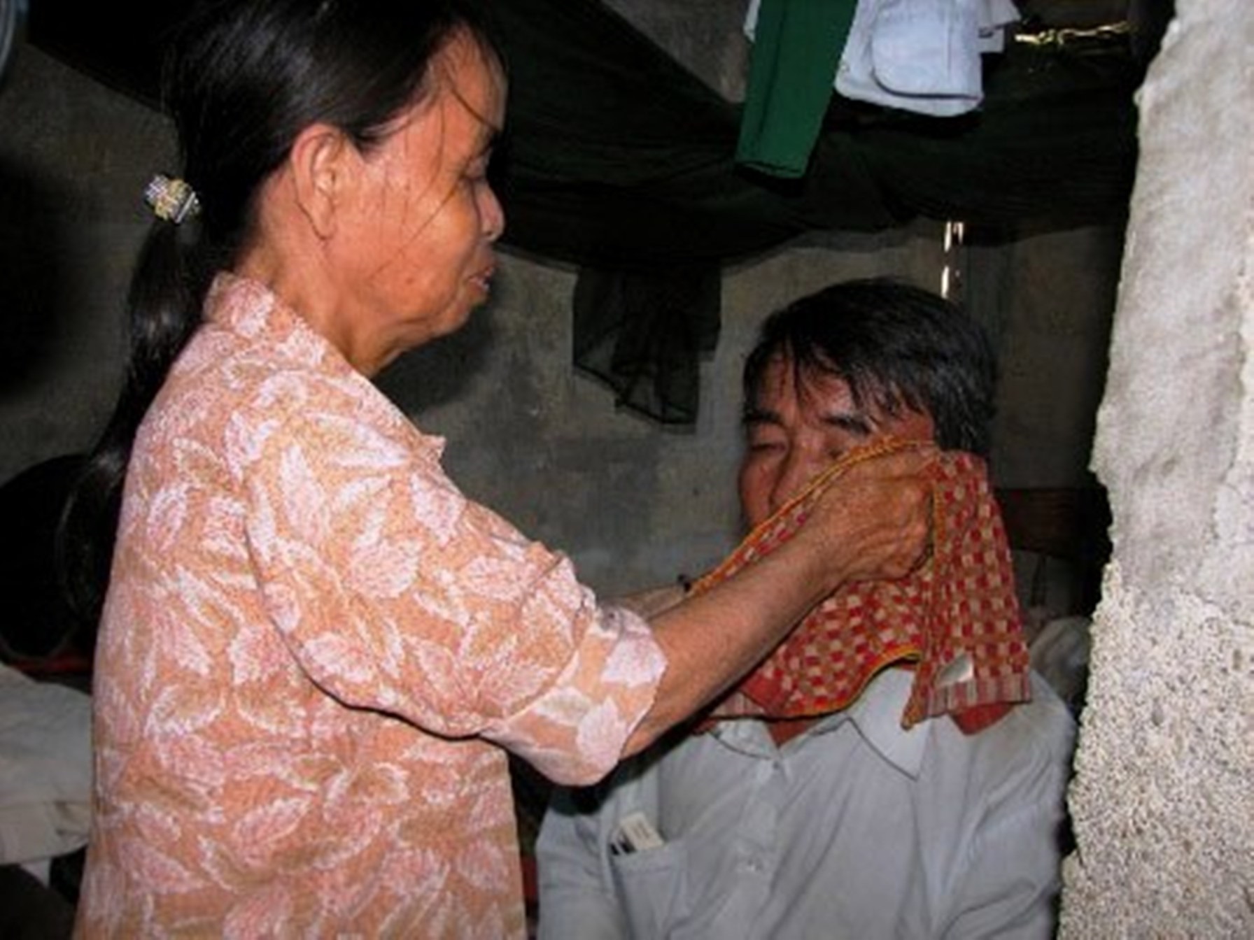 Người phụ nữ nguyện dắt người mình yêu đi hết cuộc đời