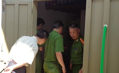 Chồng giết vợ rồi tự tử trước mặt con gái 5 tuổi