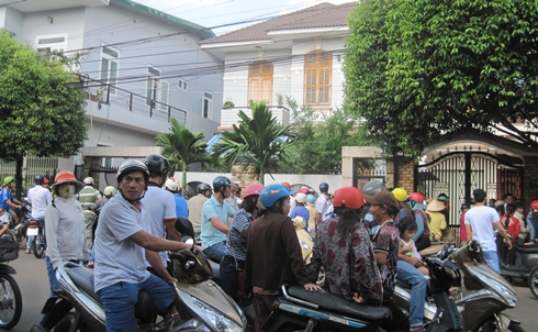 Chồng giết vợ rồi tự tử trước mặt con gái 5 tuổi