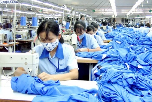 Bi hài cử nhân “xếp xó” bằng đại học, về quê làm công nhân
