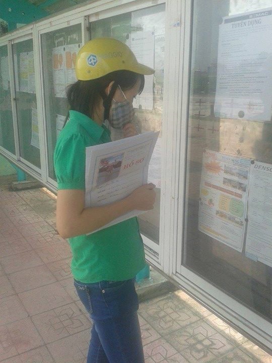 Bi hài cử nhân “xếp xó” bằng đại học, về quê làm công nhân