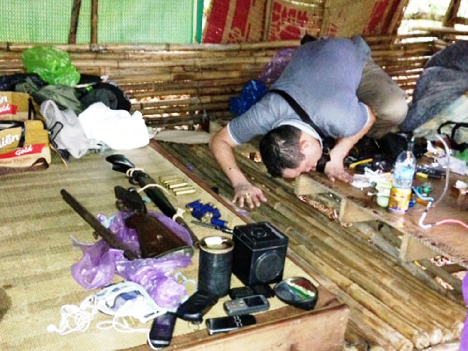 (báo giấy)Chặt đứt nhóm bảo kê “than phỉ” ở đất mỏ..... (báo giấy)Chặt đứt nhóm bảo kê “than phỉ” ở đất mỏ.....