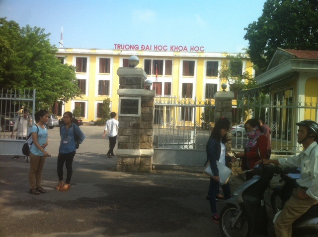 Đâm vật nhọn vào 