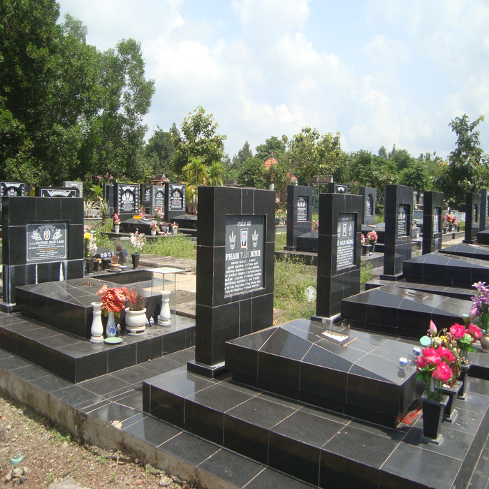 Độc quyền xây mộ để “hét” giá trên trời