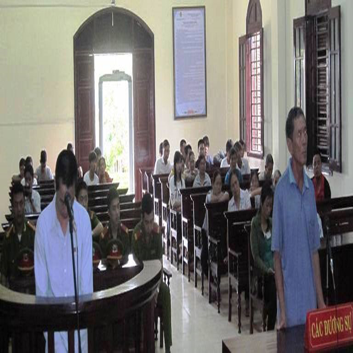 (B GIAY)Bi kịch trong phiên tòa xử con vác dao giết bố: Cha già, (B GIAY)Bi kịch trong phiên tòa xử con vác dao giết bố: Cha già,