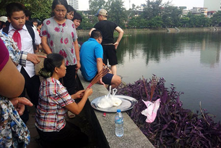 Hà Nội: Đã vớt được xác nam thanh niên tự tử tại hồ Xã Đàn