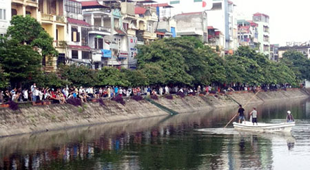 Hà Nội: Đã vớt được xác nam thanh niên tự tử tại hồ Xã Đàn