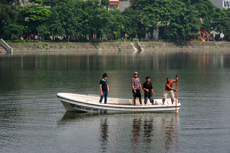 Hà Nội: Đã vớt được xác nam thanh niên tự tử tại hồ Xã Đàn