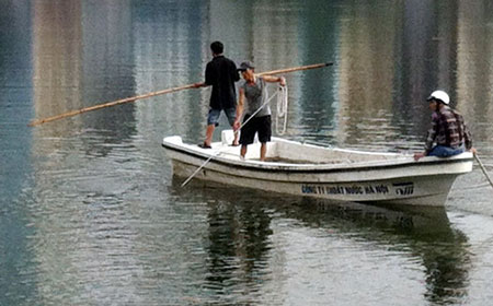 Hà Nội: Đã vớt được xác nam thanh niên tự tử tại hồ Xã Đàn