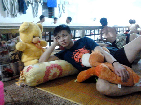 Phạm nhân vô tư “lướt” facebook trong… tù?