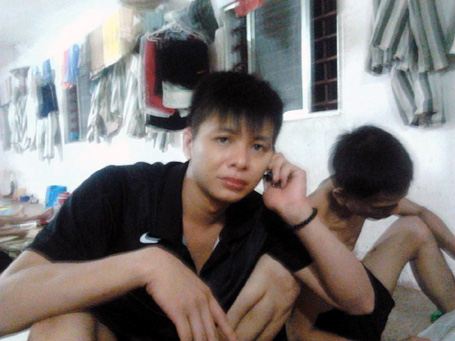 Phạm nhân vô tư “lướt” facebook trong… tù?