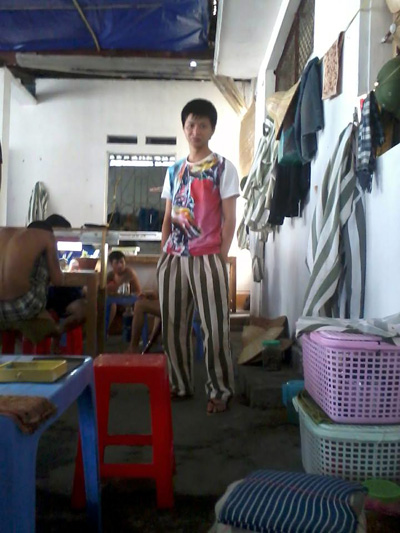 Phạm nhân vô tư “lướt” facebook trong… tù?