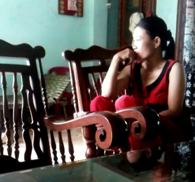 Rạch mặt tình địch vì tòm tem với chồng