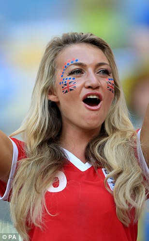 Cổ động viên nữ đội tuyển Brazil lên ngôi nữ hoàng World Cup 2014