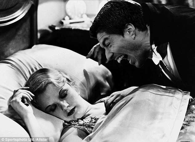 Những hình ảnh “chế” hài hước sau vụ cắn người của Luis Suarez 