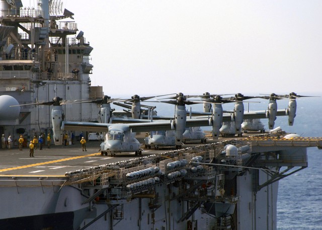 Siêu tàu đổ bộ tấn công mạnh ngang tàu sân bay của Hải quân Mỹ