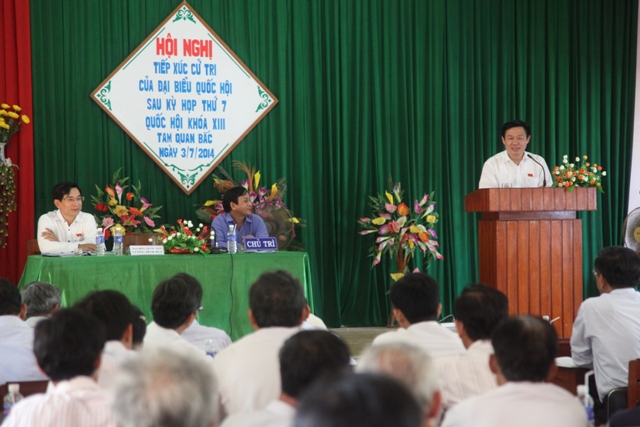 Trưởng Ban Kinh tế Trung ương tiếp xúc cử tri tại Bình Định