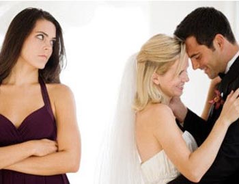 Mụ nhân tình già của chồng muốn tôi đổi anh để lấy tiền