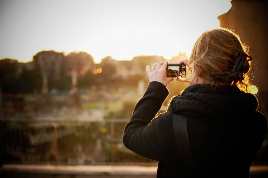 Suýt mất cả tình lẫn tiền vì lả lơi với đàn ông lạ qua Facebook Suýt mất cả tình lẫn tiền vì lả lơi với đàn ông lạ qua Facebook