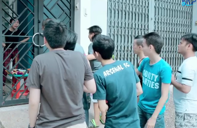 Video độc: Tranh đồ cúng với cô hồn