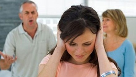 Bồng con ra khỏi tòa, tôi đau đớn nhìn vợ lên xe với bồ Bồng con ra khỏi tòa, tôi đau đớn nhìn vợ lên xe với bồ