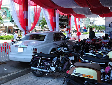 Dàn xe khủng rước dâu của đại gia Cà Mau