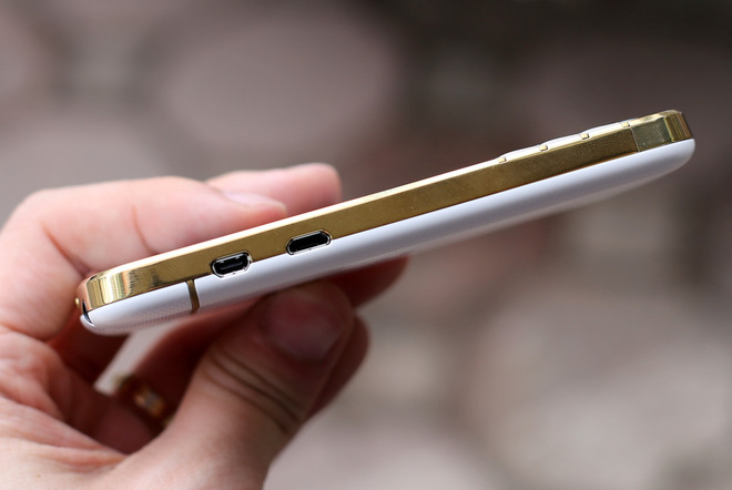 Đập hộp BlackBerry Q10 Gold tại Việt Nam