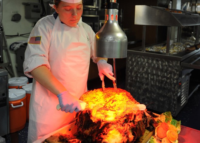 Khám phá chuyện bếp núc trên tàu sân bay Mỹ