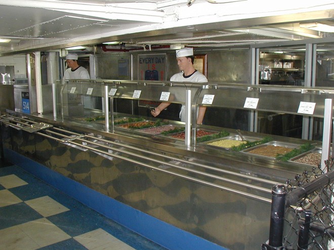 Khám phá chuyện bếp núc trên tàu sân bay Mỹ