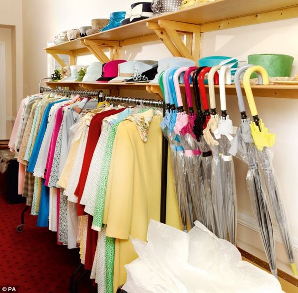 Khám phá nghề thiết kế thời trang Tổng thống Mỹ và Nữ hoàng Anh