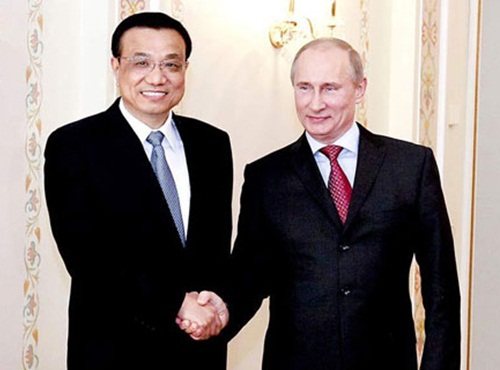 Trung Quốc đem “quà” tặng Nga: Được cả “tiếng” lẫn “miếng”