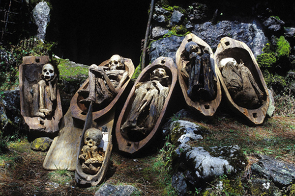 Rợn người hang động xác ướp bị lãng quên ở Philippines